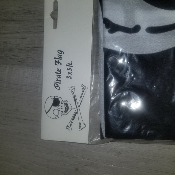 Skull Flag - Picture 3 of 5